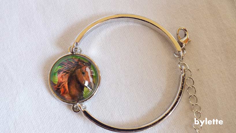 Bracelet anneau fantaisie cheval marron vert